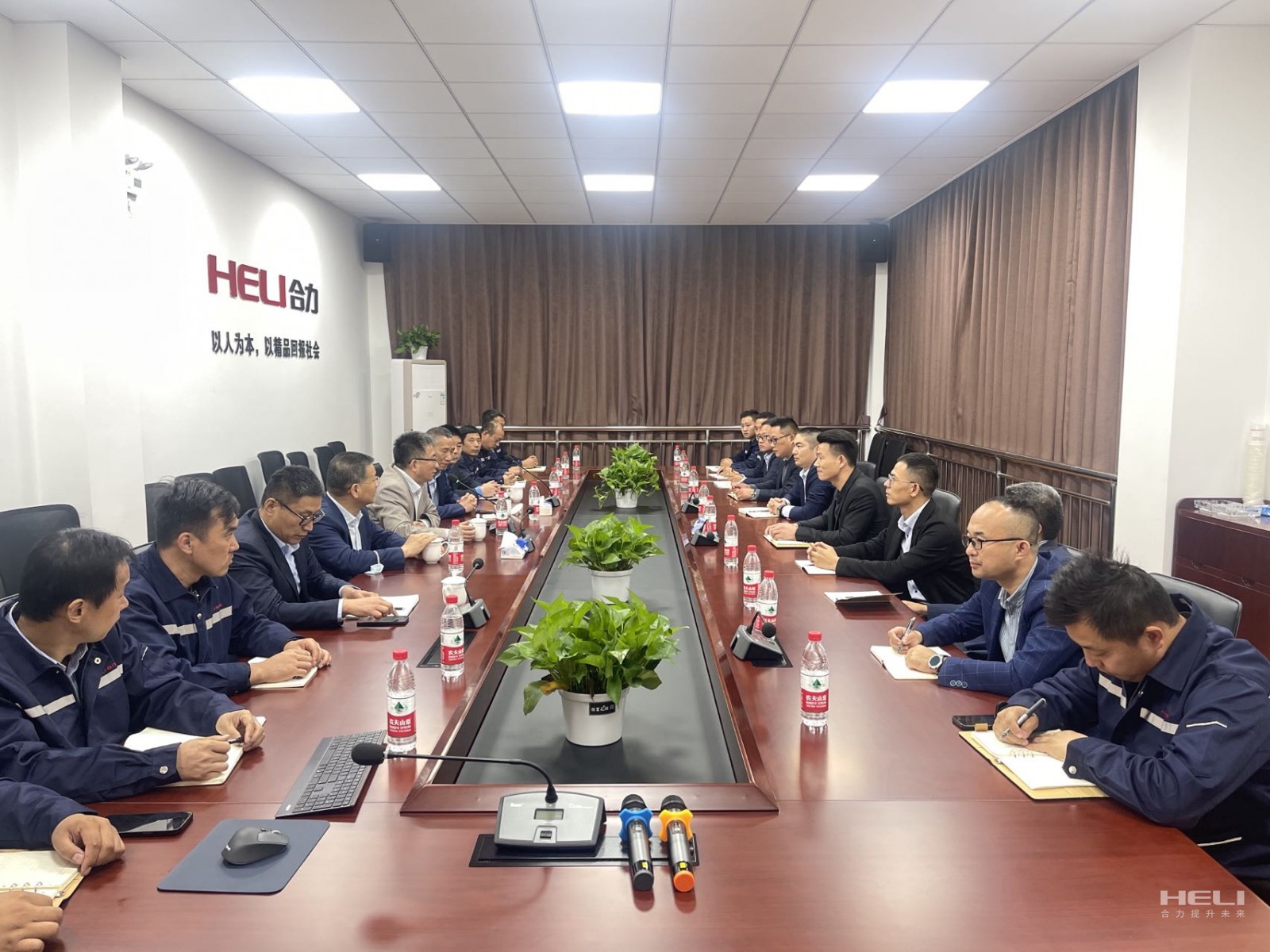 与上海尊龙凯时昆山、嘉定分公司员工交流座谈.jpg